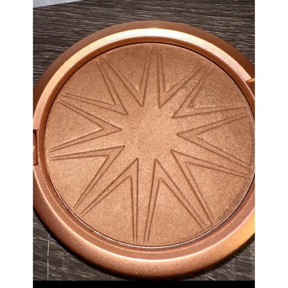 Cargo Cosmetics The Big Bronzer‎ BIG Pressed Powder Compact face